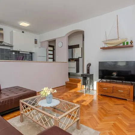 Сasa de vacaciones Suric By Interhome