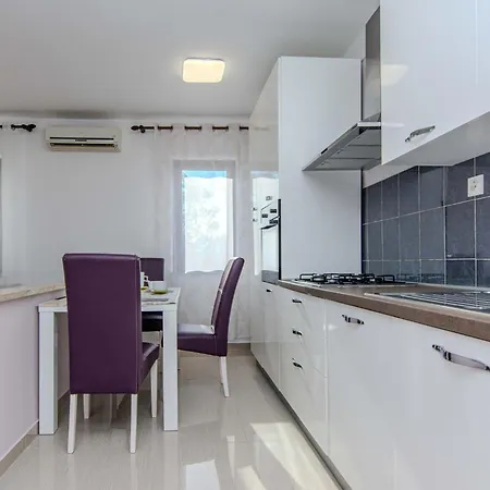 Suric By Interhome *